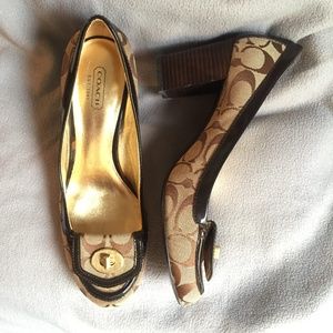 COACH Cybel Signature Block Heels, 8.5 (Tan/Gold)